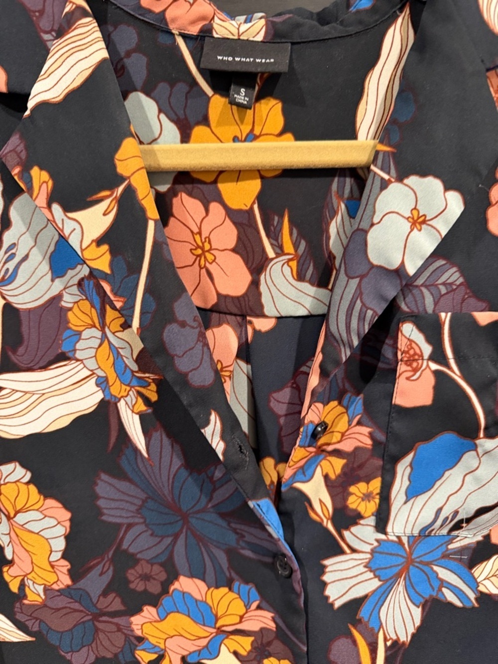 Who What Wear Black Floral Button-Front Blouse - Picture 3 of 5
